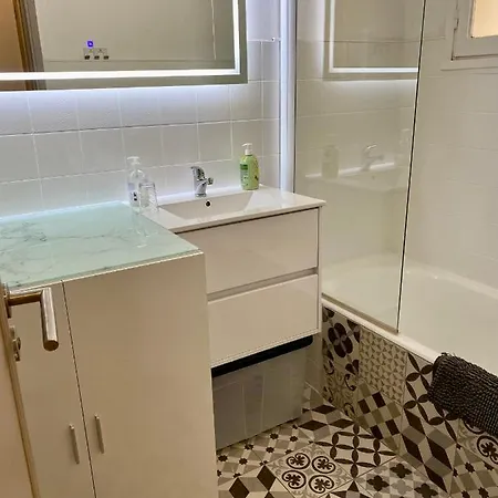 3 Pieces- Vieux Port- Terrasse - Parking Possible Cannes