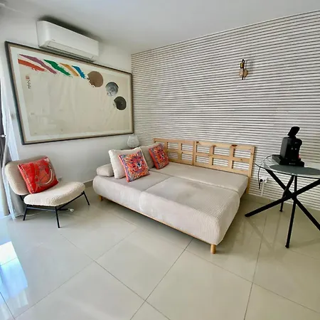 3 Pieces- Vieux Port- Terrasse - Parking Possible Apartment
