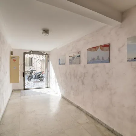 3 Pieces- Vieux Port- Terrasse - Parking Possible Канны