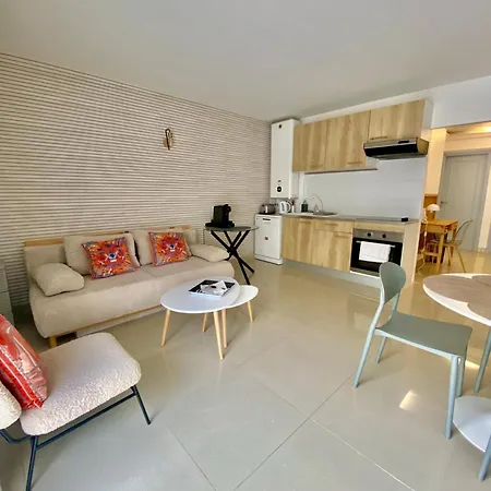 3 Pieces- Vieux Port- Terrasse - Parking Possible Апартаменты Канны